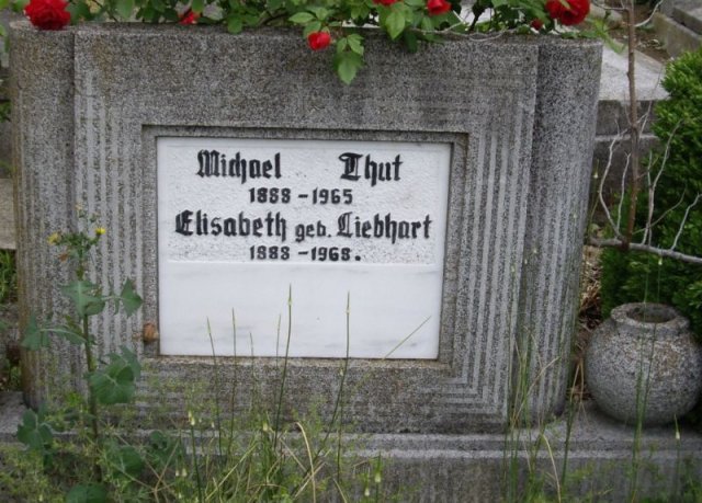 Thut Michael 1888-1965 Liebhart Elisabeth 1888-1968 Grabstein